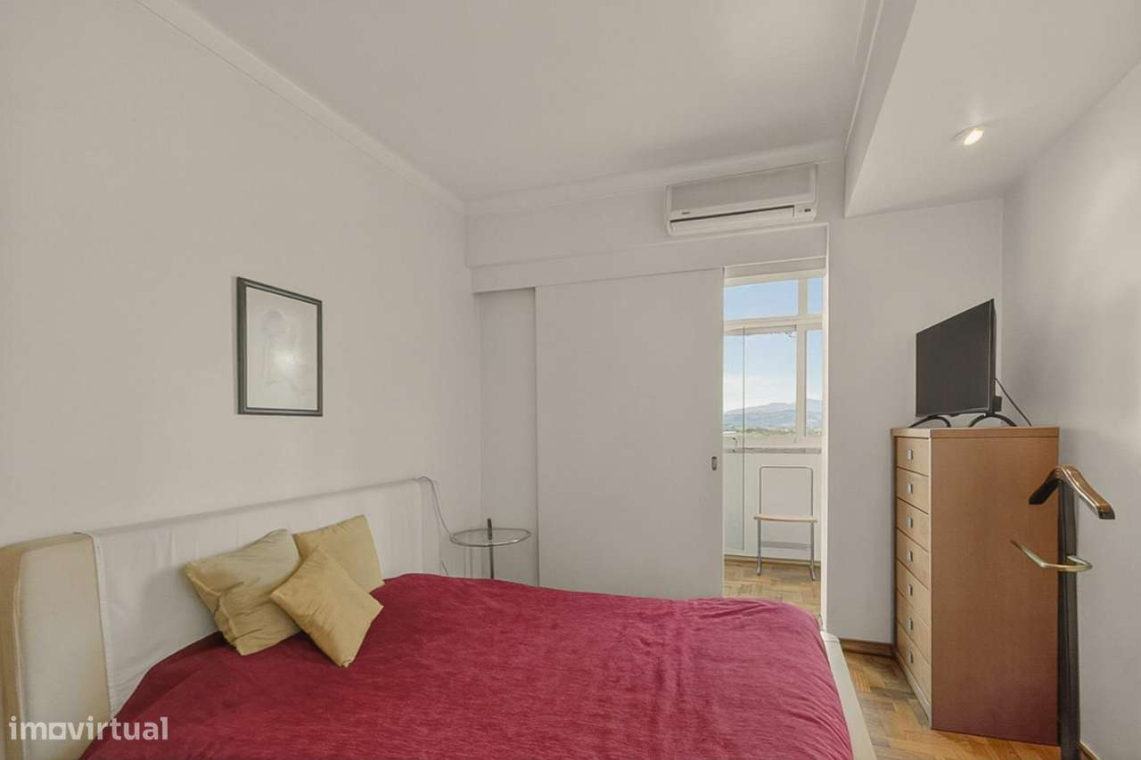 Apartamento T5 luminoso na Av. da Liberdade | Fundão-9