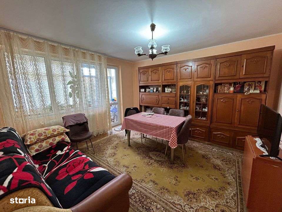 -Apartament 3 camere Decomandat, Hipodrom etaj 3, mobilat utilat. - Imagine principală: 2/8