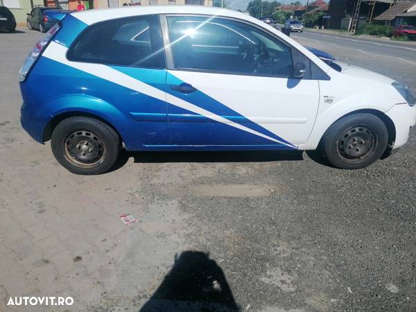 Dezmembram Ford Fiesta 2008 1.6 benzinar - 4