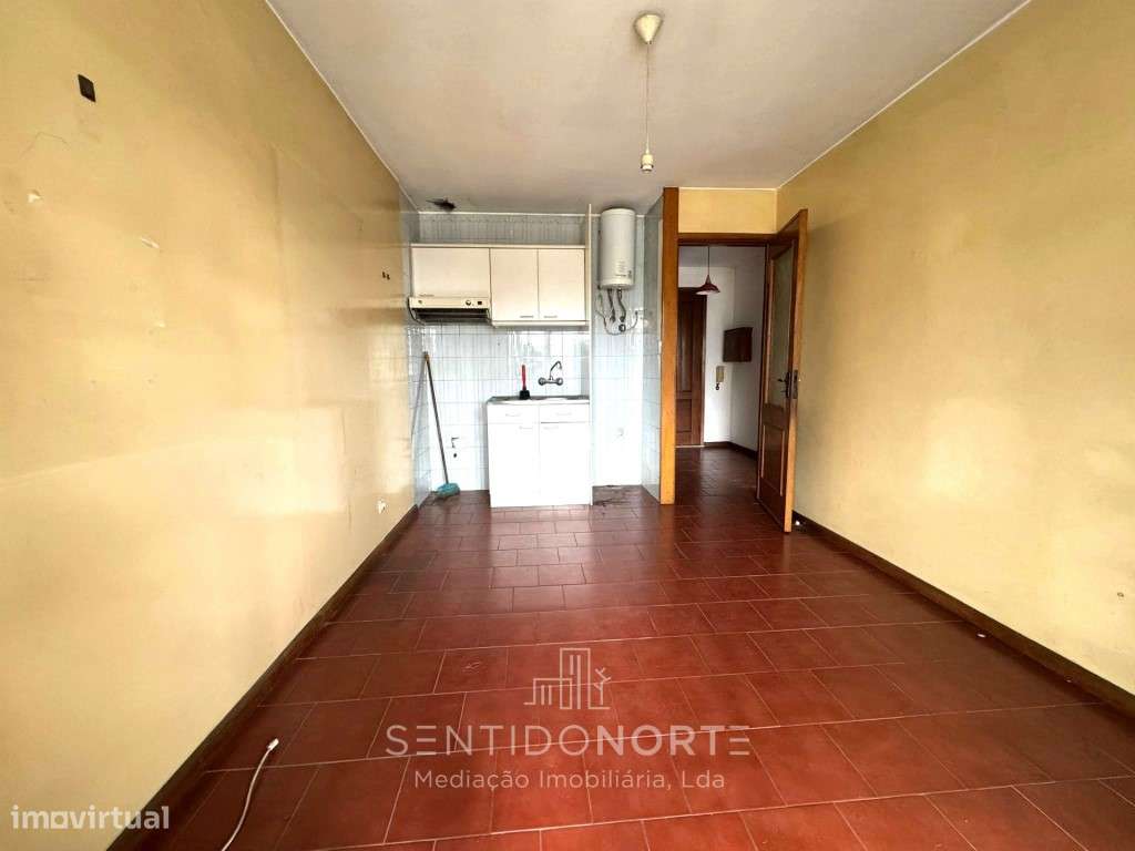 Apartamento T1+1 junta de Freguesia Lordelo-2