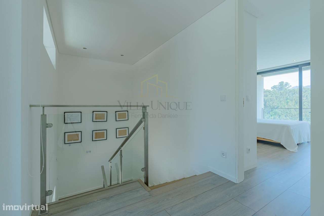 Moradia T4 Moderna com 3 Suítes em Terreno de 460m2-27