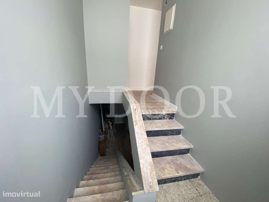 Andar de Moradia T3 - 1º Andar - 1 TERRAÇO - 2 Varandas em Santa Ir... - Grande imagem: 5/30