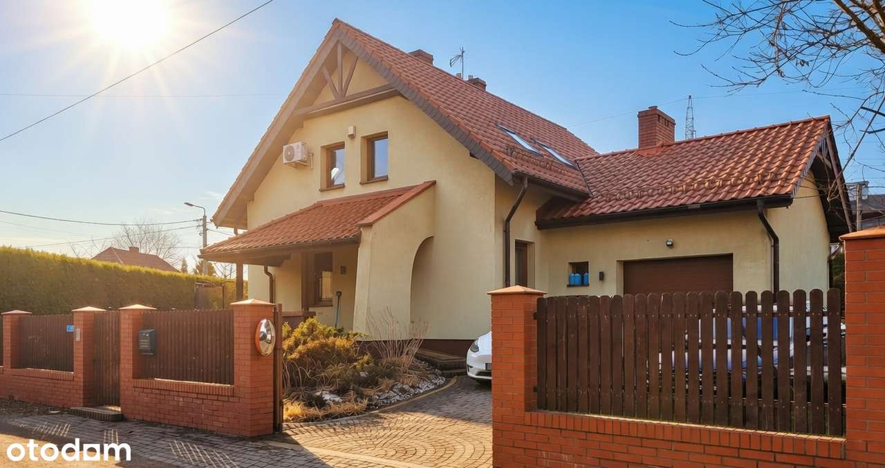 Dom z garażem 179m2, 1256m2 działka, Klimatyzowany. Fotowoltaika.