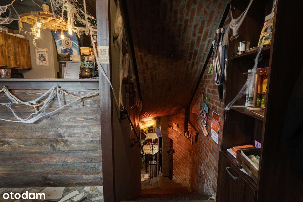 Dwupoziomowy lokal usługowy z witryną-14