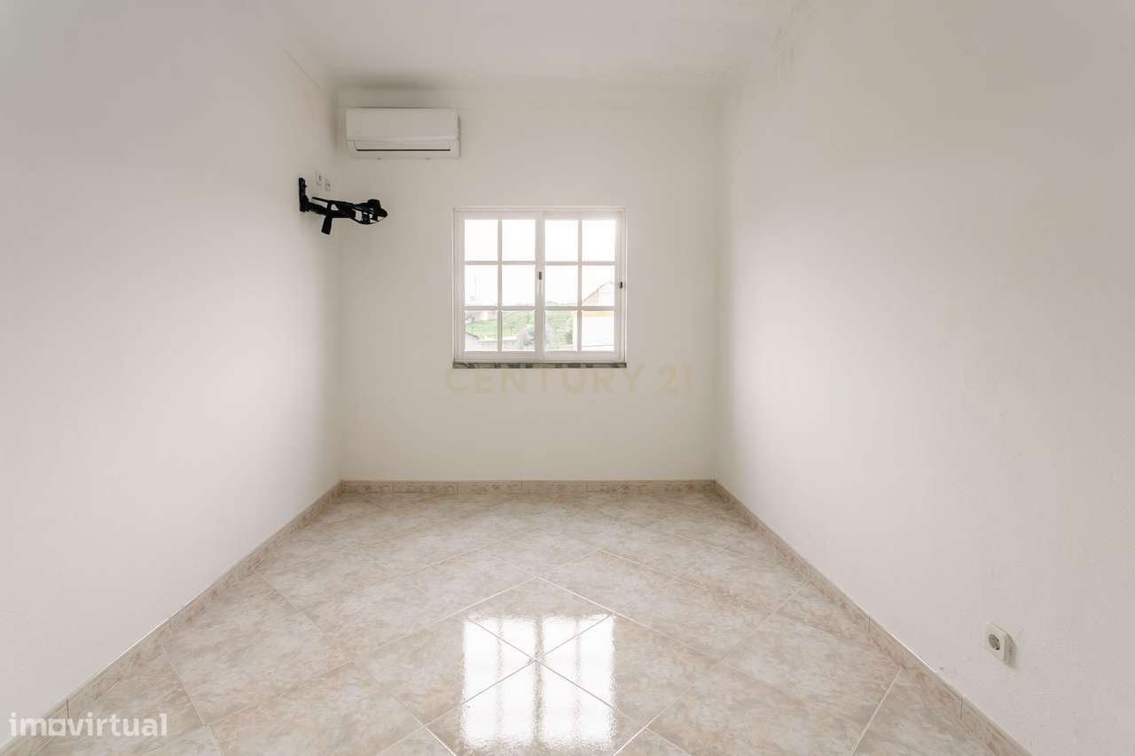 Moradia T3 com Piscina na Aldeia da Granja-14