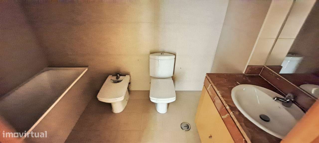 Apartamento T4  152m2 , Lugar estacionamento junto á praia  Alcochete.-17