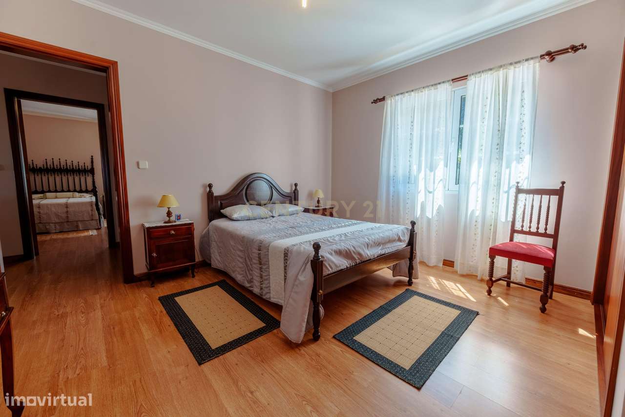Moradia T4 com 2.971 m² de Terreno e Vista Panorâmica-29