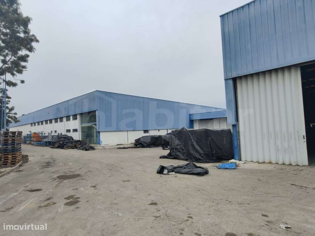 Armazém Industrial com 4.490 m2 implantado em lote com 10.000 m2 - Grande imagem: 4/28