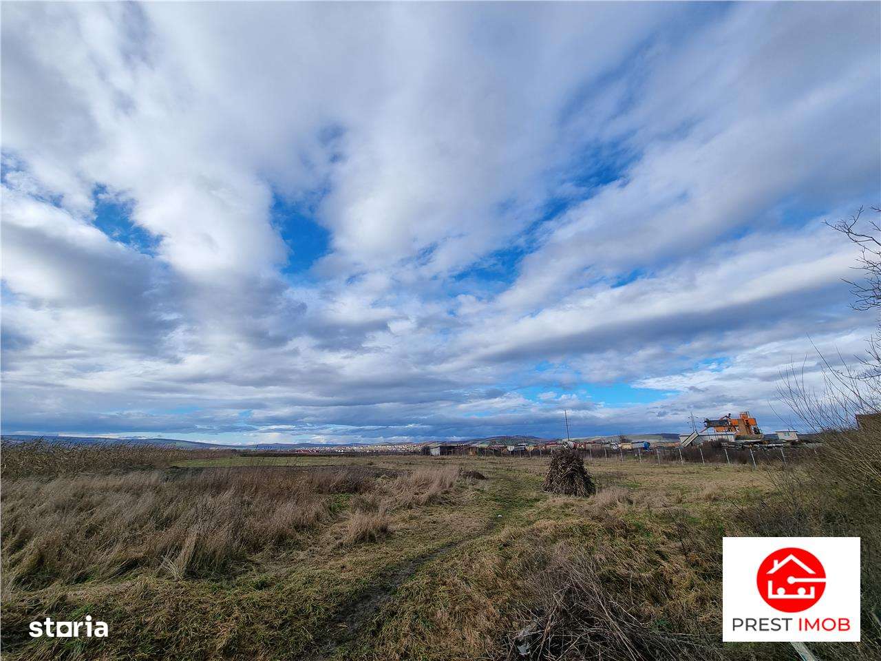 Teren intravilan de vanzare,70 ari cu utilitati la poarta - Imagine principală: 2/7