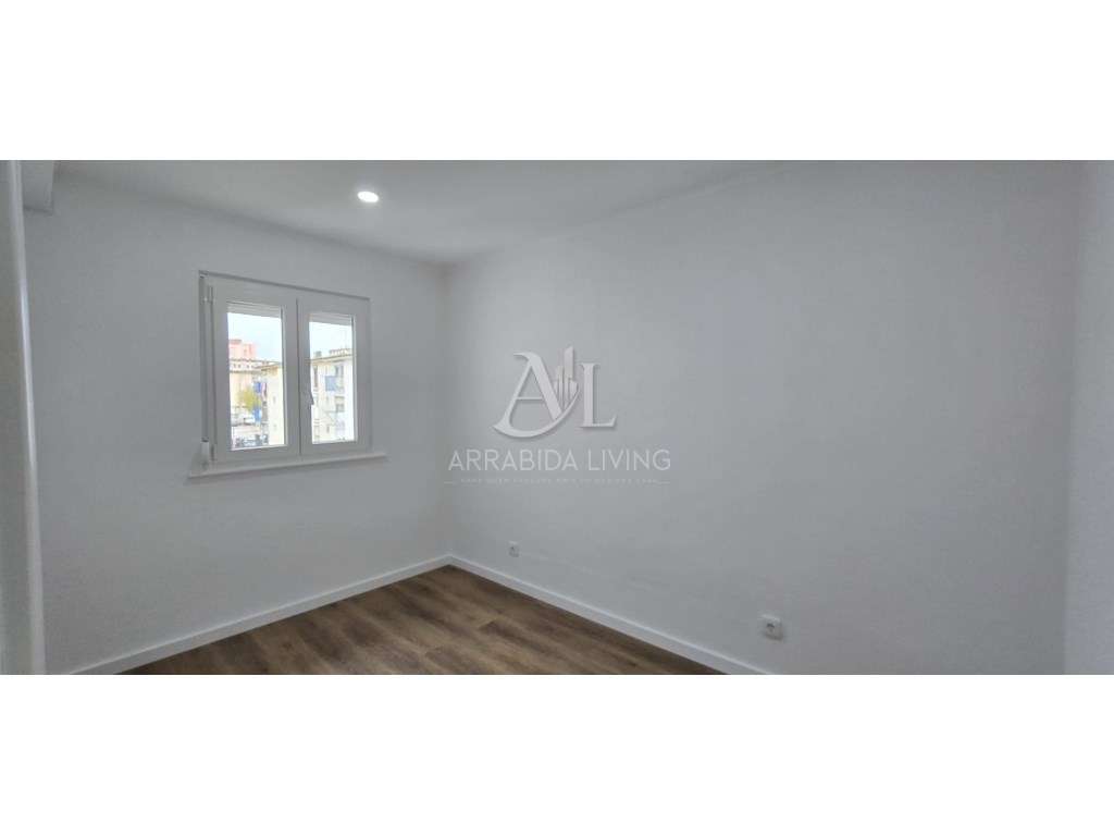 Apartamento de T2 remdoelado na camarinha-8