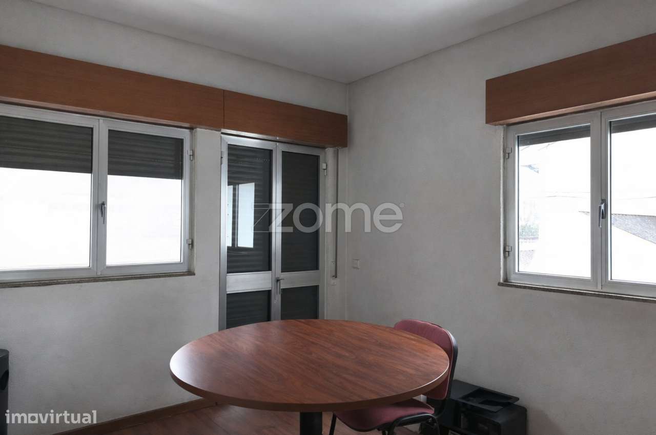 Propriedade de Grande Dimensão com Habitação e Área Industrial-12