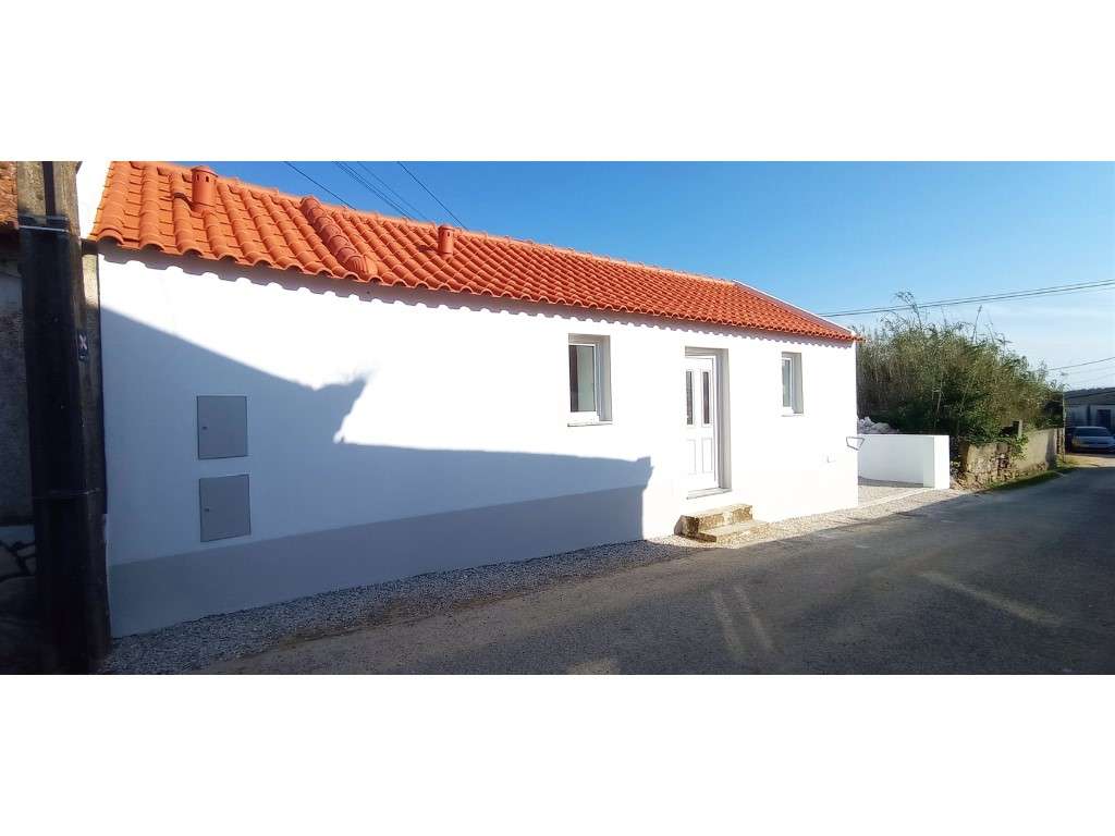 MORADIA RENOVADA T1+1 COM LOGRADOURO E ESTACIONAMENTO A 20 MINUTOS ... - Grande imagem: 2/20