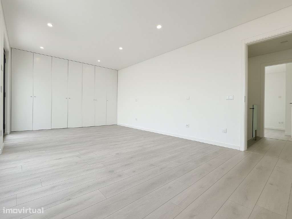 Apartamento T5 | Garagem em BOX | 2 Terraços-9