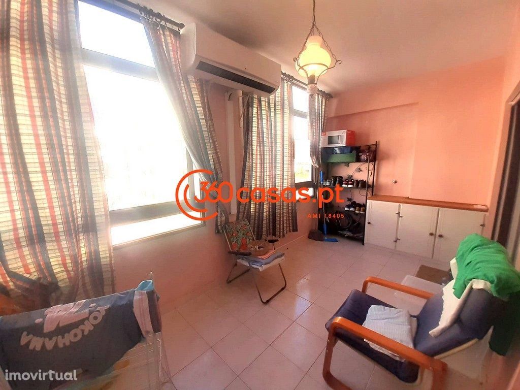 Apartamento T1+1 com lugar de garagem em Quarteira, Algarve