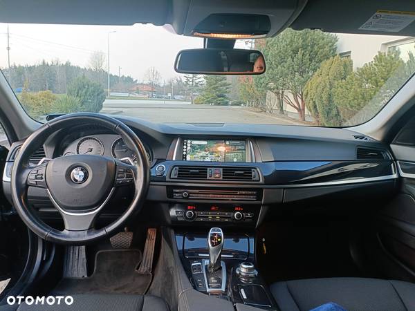 BMW Seria 5 525d xDrive - 9