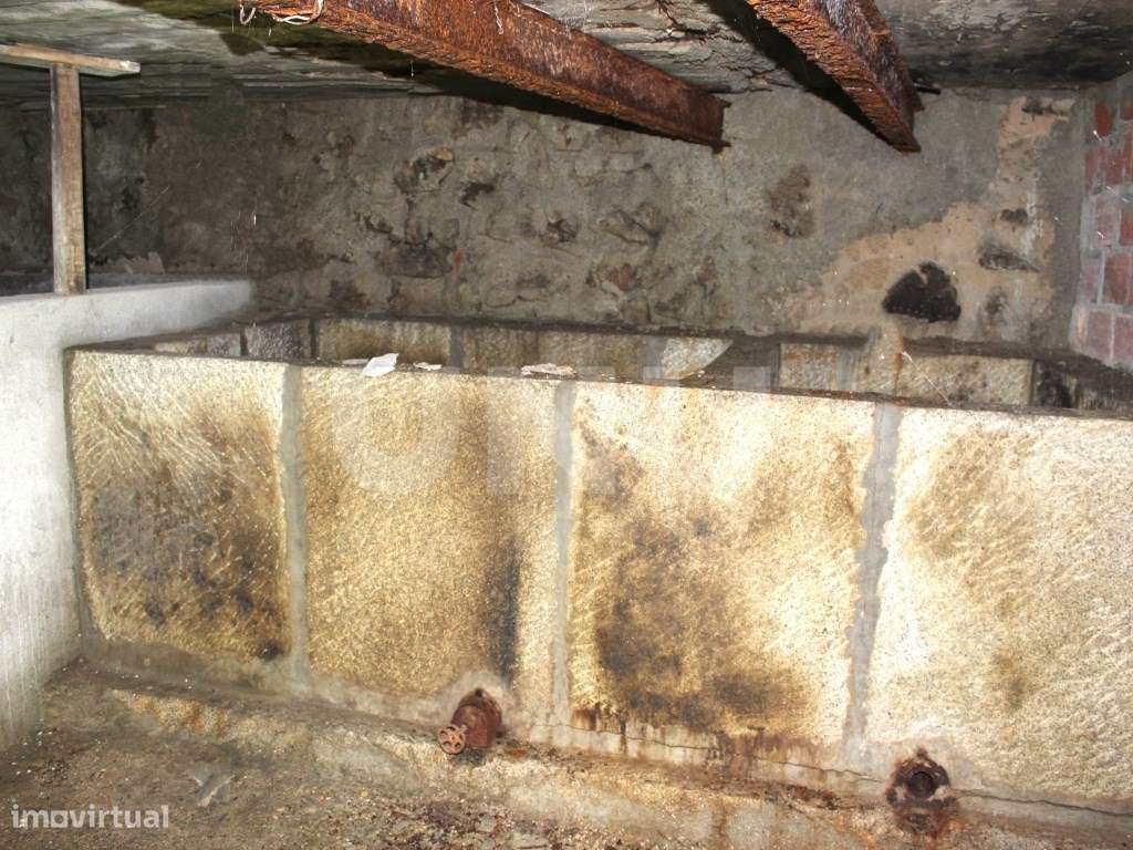 Moradia com Logradouro para Remodelar-18