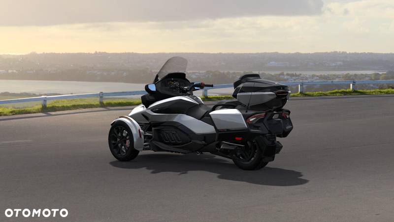 Can-Am Spyder - 11