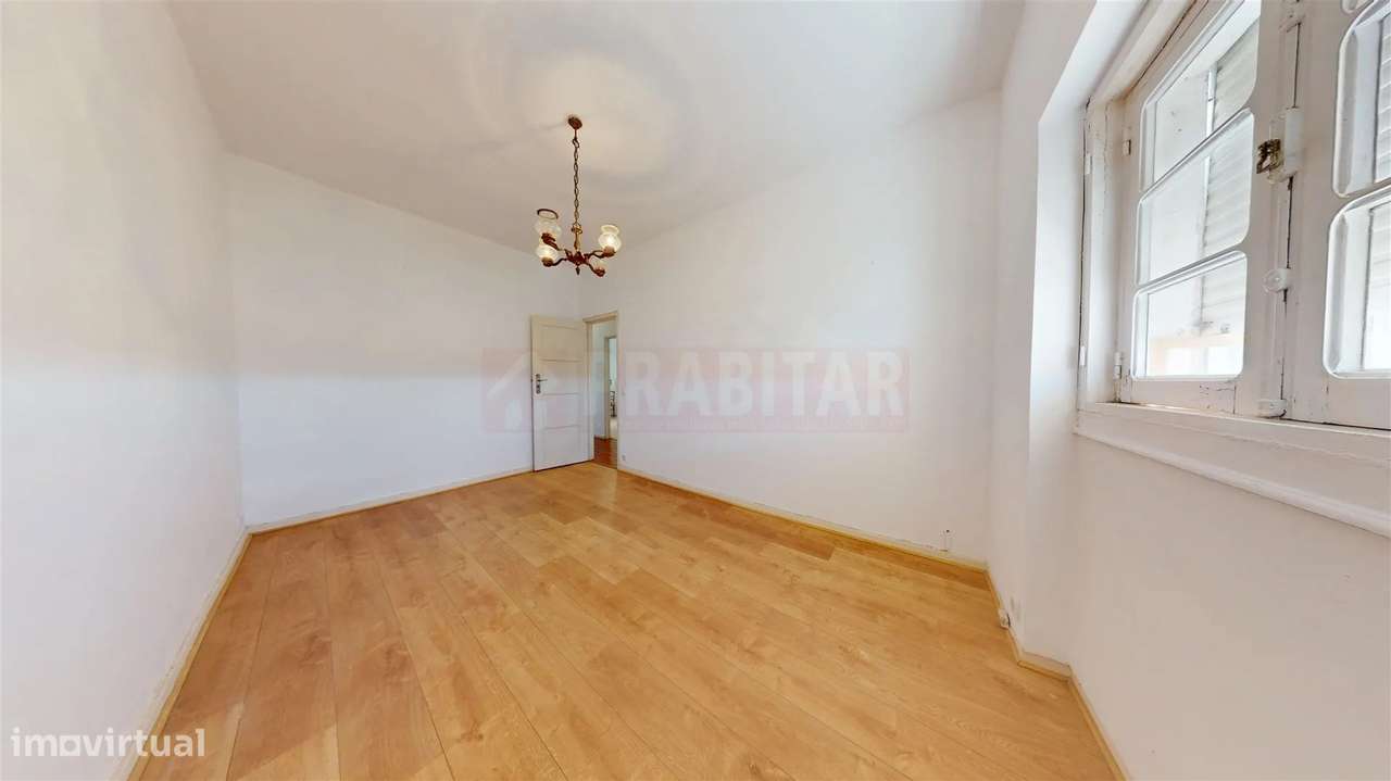 Apartamento T2 com Terraço e Anexo | Olivais-11