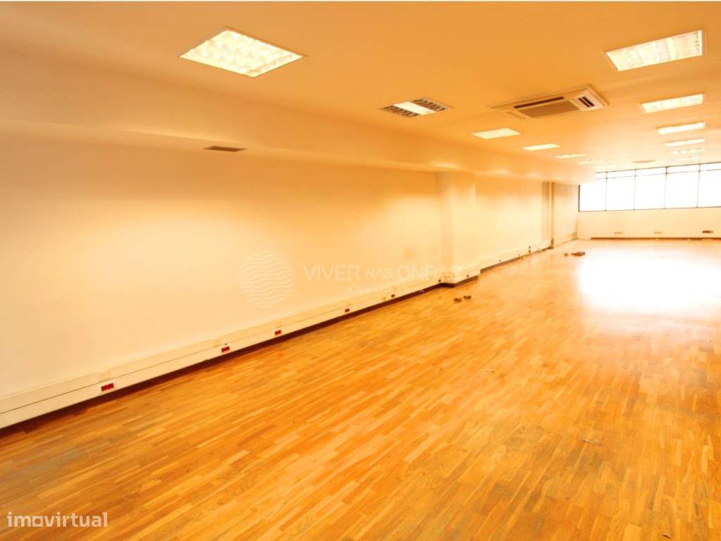 Espaço Comercial / Escritório para Venda | Centro do Porto - Grande imagem: 2/10