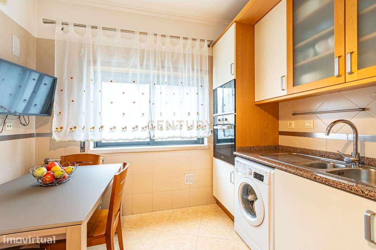 T3 com duas varandas na Rua Pulido Valente Colinas do Cruzeiro-32