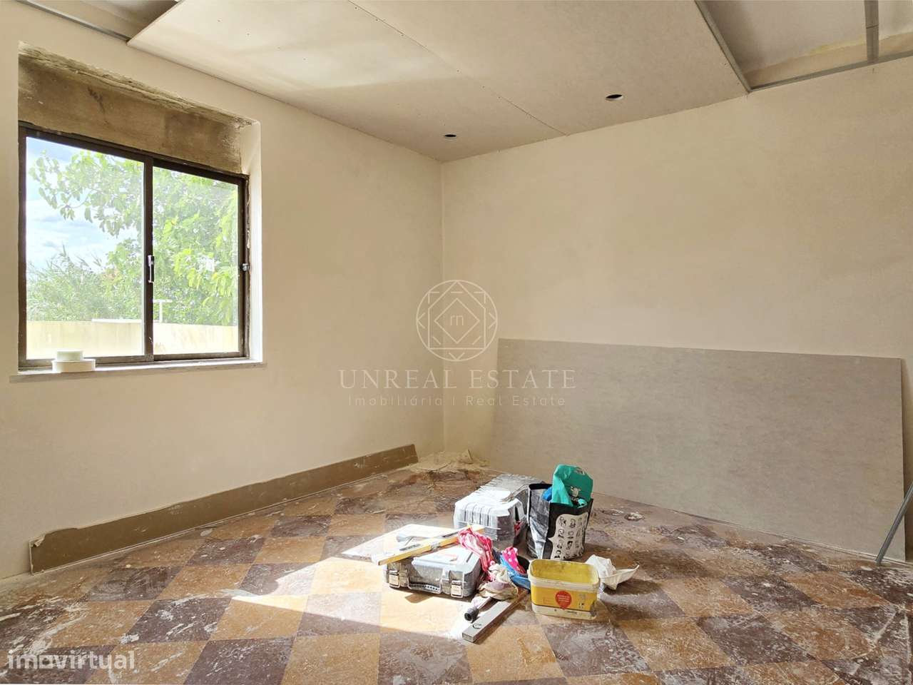 Apartamento T3 em Remodelação com Terraço de 80 m² e Parqueamento | Se-28