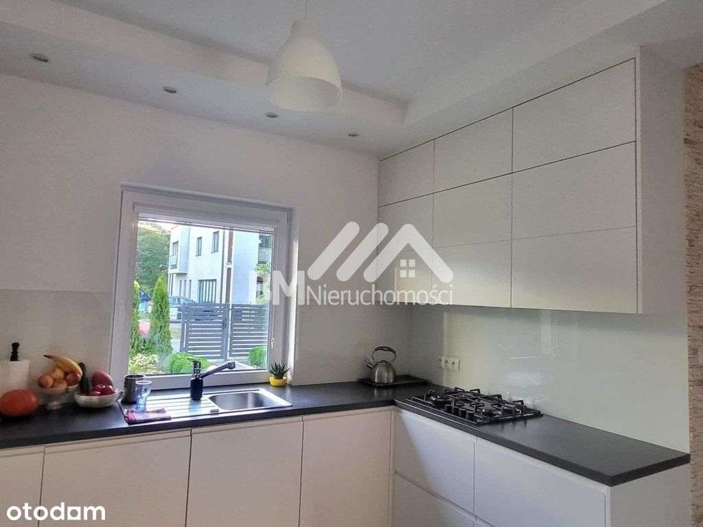 Dom wolnostojący z garażem na dwa samochody.-7