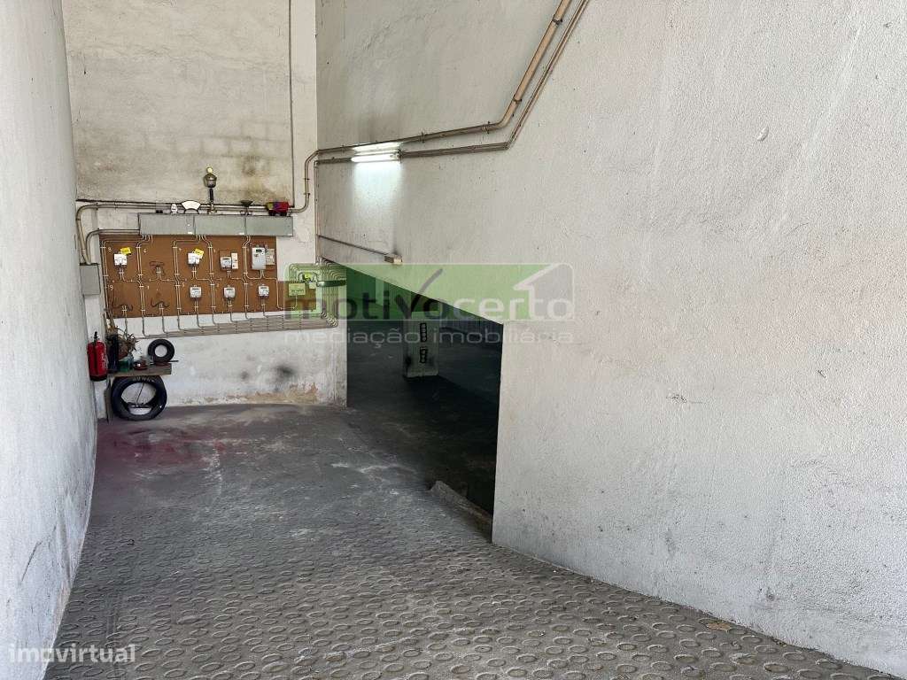 Armazém/Box no Centro de Mem Martins - Localização Imbatível - Grande imagem: 5/9