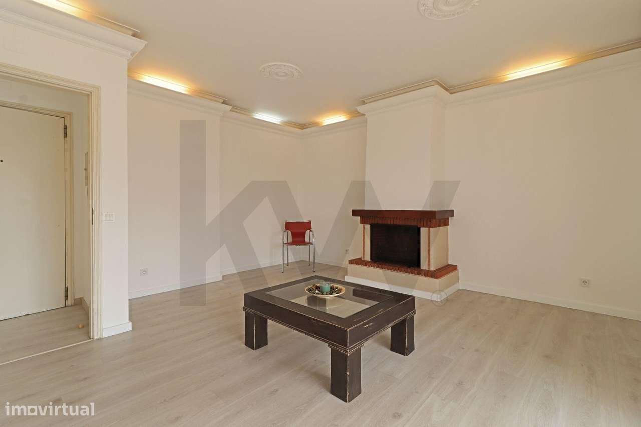 Apartamento T2 exclusivo no último piso do Edifício Royal com terraço-24