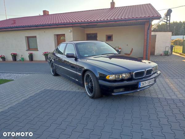 BMW Seria 7 740i - 5