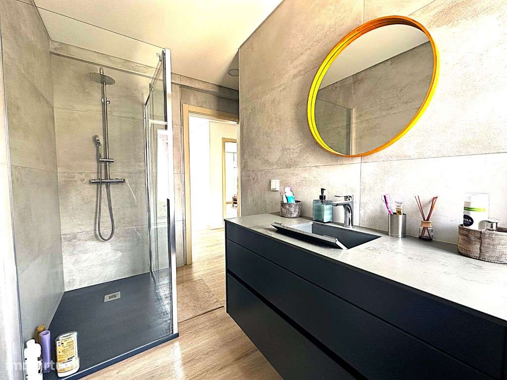 Moradia com logradouro junto à praia - Grande imagem: 5/26