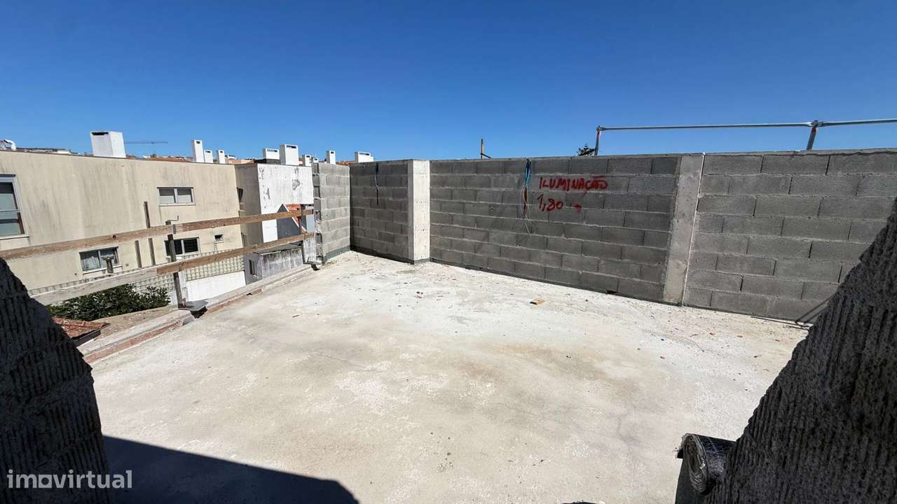 APARTAMENTO T2 Duplex  com terraço, como novo, Situado no Bairro No...-16