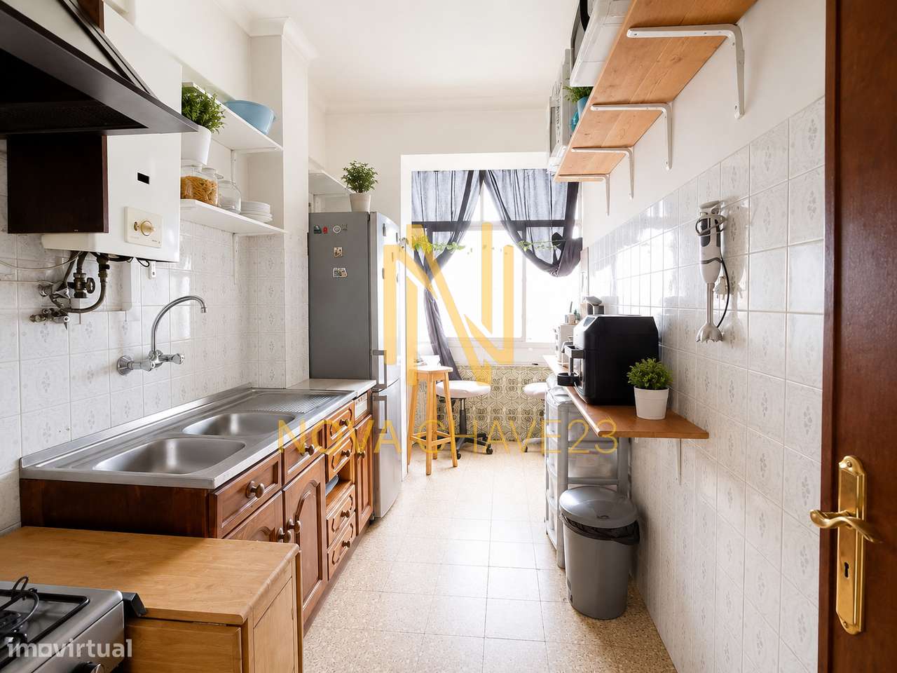 Apartamento T2 na Av. Bons Amigos | 9.º Andar | Varandas Fechadas-8