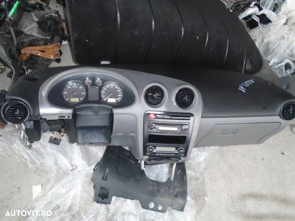 Plansa de bord cu airbag volan si airbag pasager Seat Ibiza din 2004 - 5