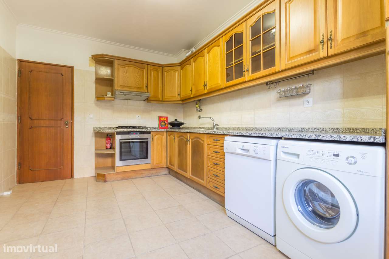 Moradia T3 + 1 em Vale Milhaços - Corroios  com Garagem-9