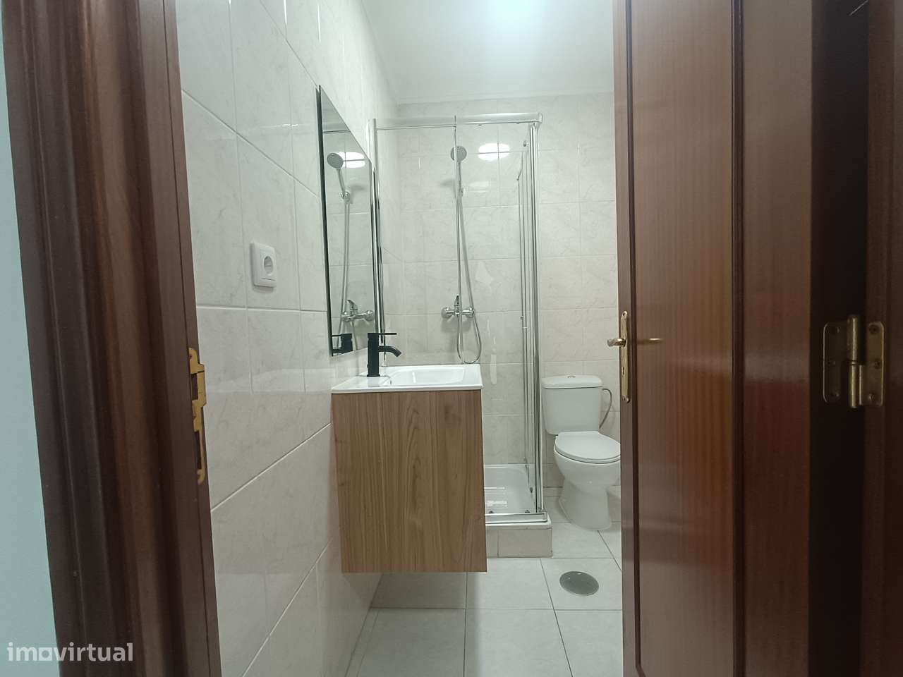 Apartamento T2+1 renovado c/excelente terraço em Oliveira do Douro-37