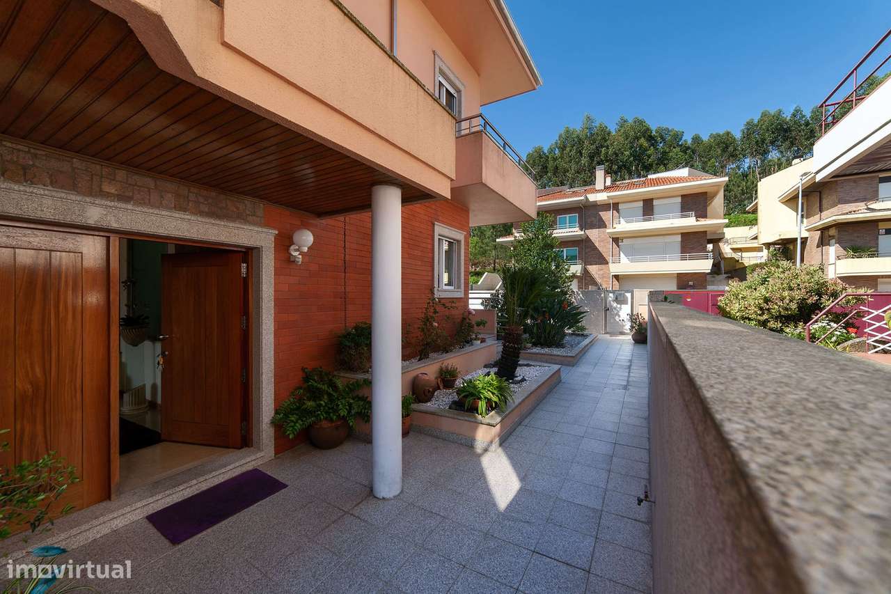 Fantástica Moradia Em Valongo.-28