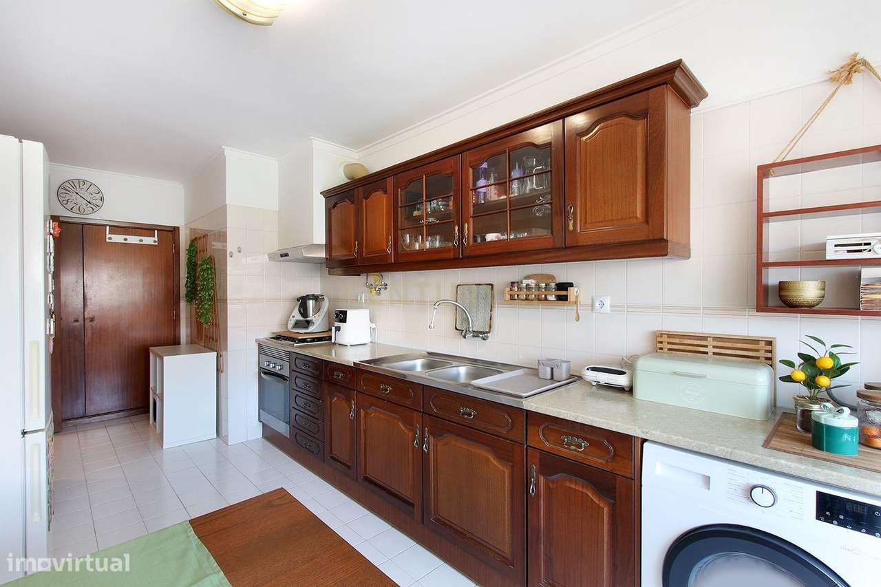 Mem Martins - Apartamento T1 transformado em T2 em zona tranquila.-7