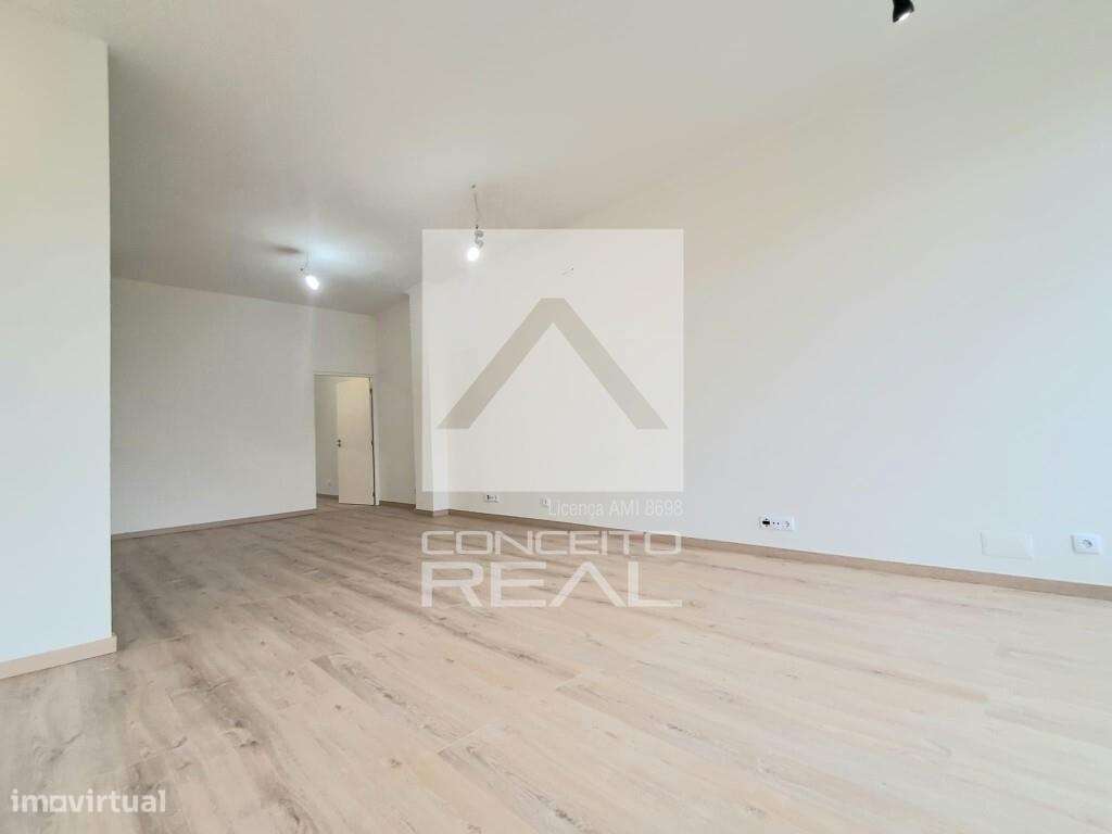 Loja totalmente renovada – Pronta a iniciar atividade – a 400 m da Est - Grande imagem: 5/18