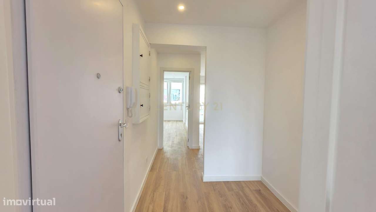 Apartamento T3 Renovado com elevador em Camarate – Pronto a Habitar-11