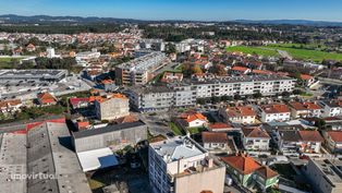 Apartamento T2 com elevador e garagem em Moreia da Maia