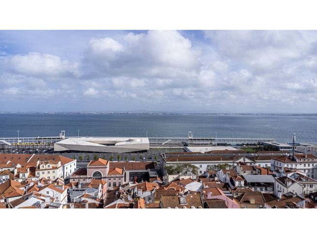 Prédio Típico para Reabilitar em Alfama com Vista Rio e Potencial d...-14