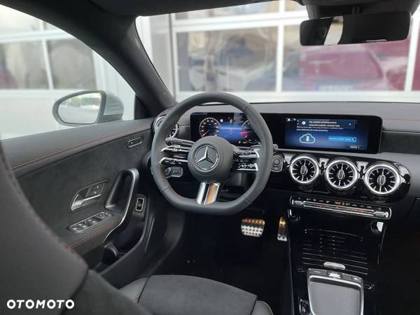 Mercedes-Benz CLA 200 AMG Line 7G-DCT - 14