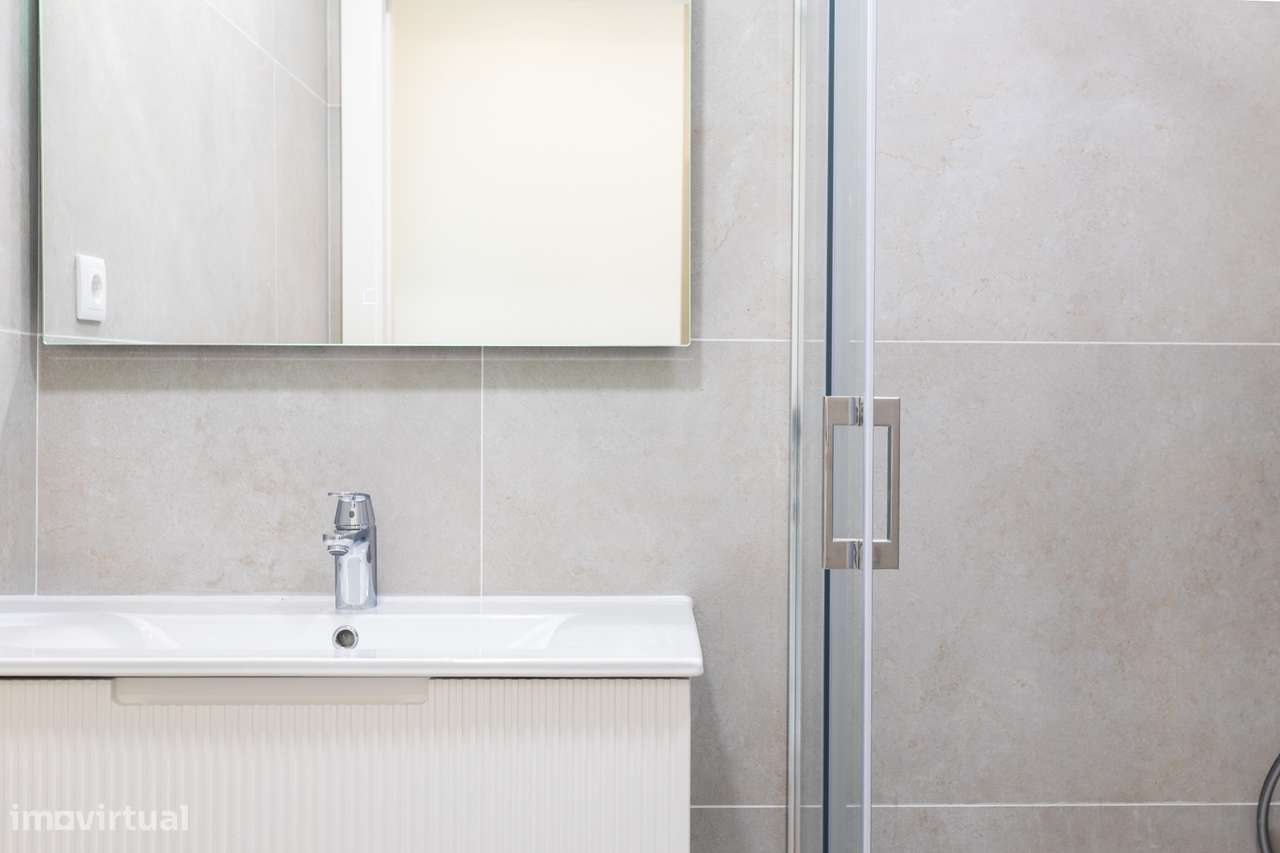 Apartamento T3 Novo a Estrear | 3 Suites | Vista Rio | Garagem Box | C-22