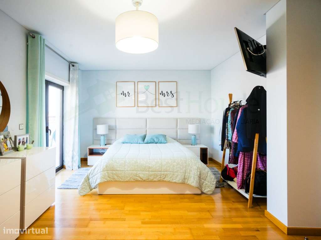 T3 Queluz com Terraço , garagem e suite.-17