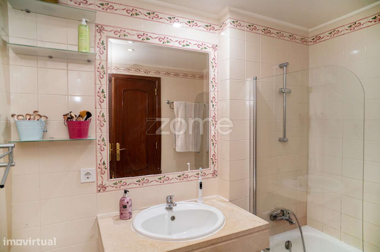 Apartamento T3 com Lareira, Parqueamento e Arrecadação – Santa Mar...-13