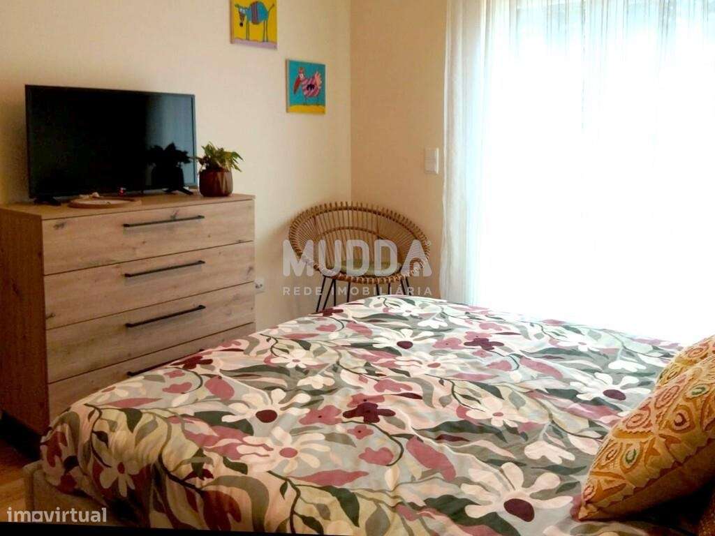 Moradia T3 Contemporânea com Suite, Painéis Solares, Garagem e Terraço-8