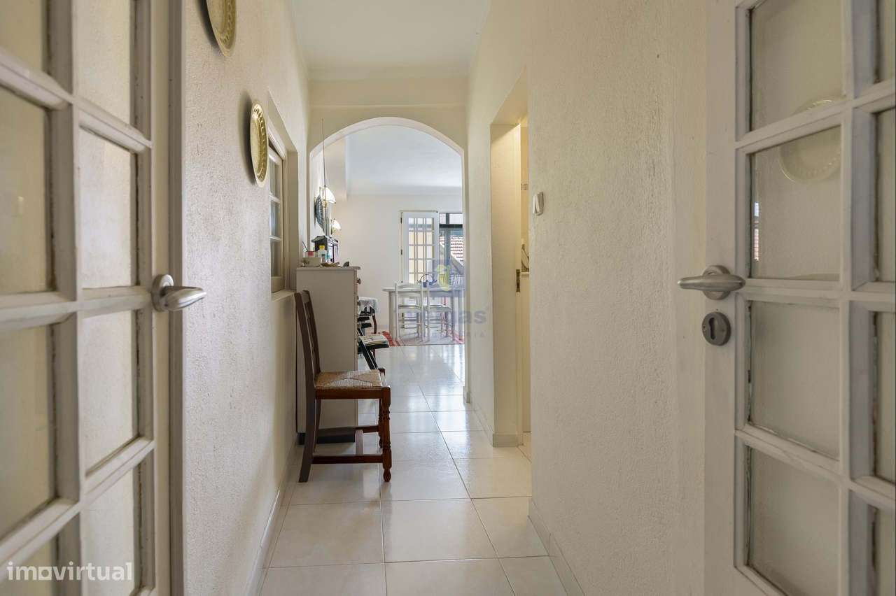 Moradia com Glamour! T4 com Garagem e Terraço no Centro de Vidais-21