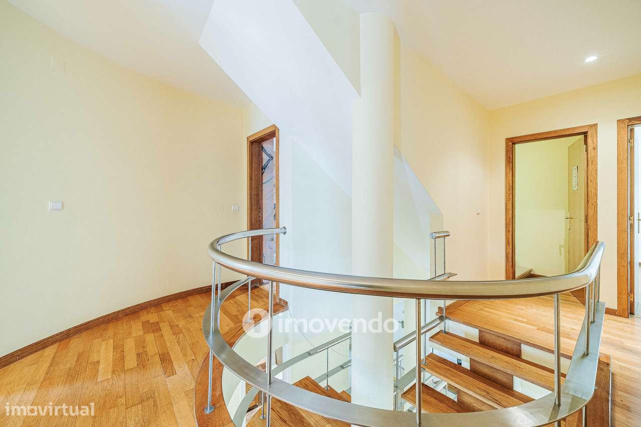 Moradia T5+2 com garagem, em condomínio com piscina, em Murches-29