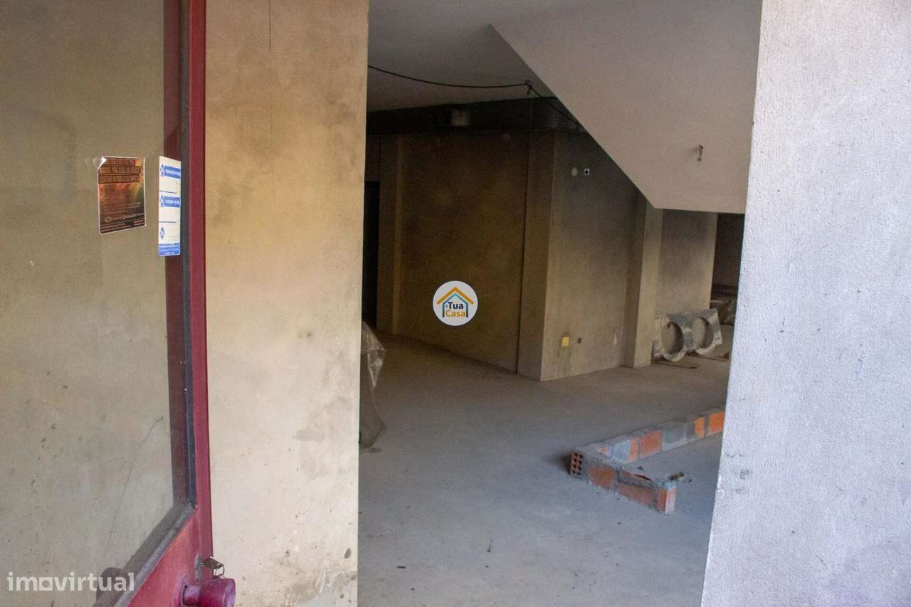 LOJA À VENDA – 242 m2 EM GAIA | ZONA PRIVILEGIADA - Grande imagem: 2/9