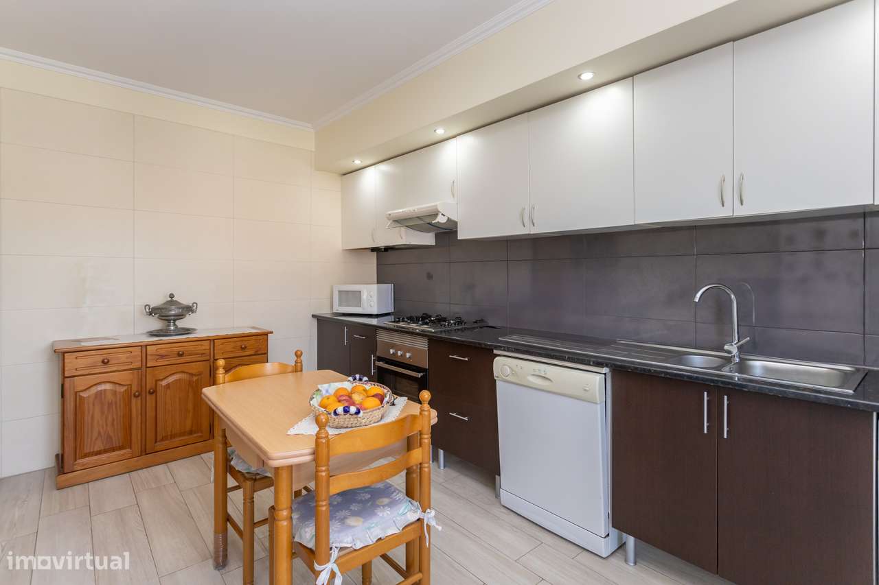 Andar de moradia T3 com terraço e cave muito espaçosa-7